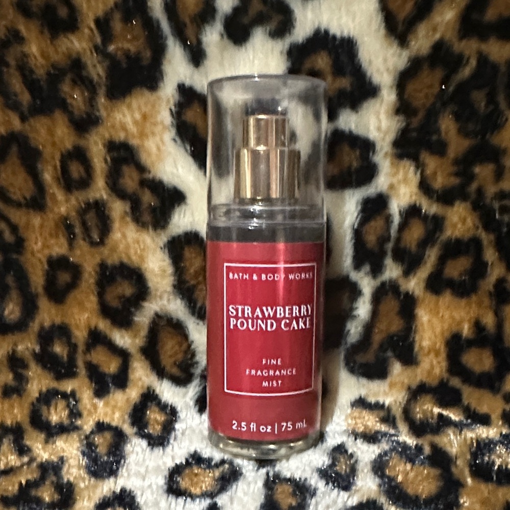Bath & Body Works Strawberry Pound Cake Fine Fragrance Mist - Deep Red